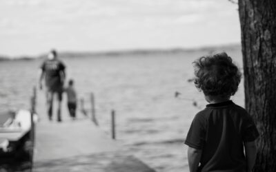 Ναρκισσισμός μέσα στην οικογένεια: πώς να τον διακρίνεις και τι να κάνεις για αυτό.